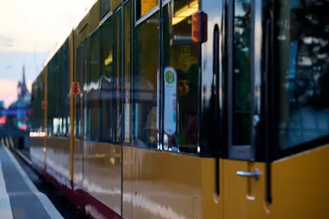 Seitenansicht einer AVG-Stadtbahn