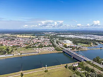 Blick auf den Rhein und die Pfälzer Seite.