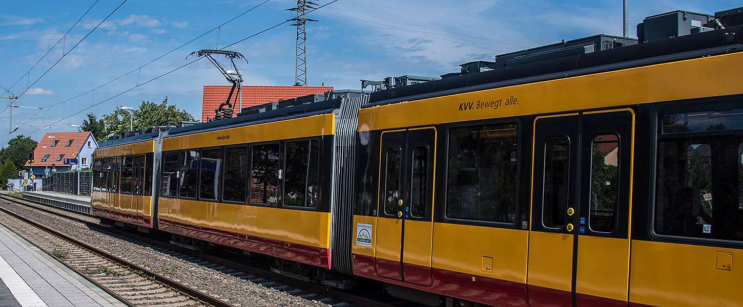 Seitenansicht einer Straßenbahn