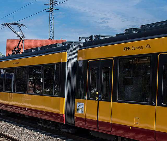 Seitenansicht einer Straßenbahn
