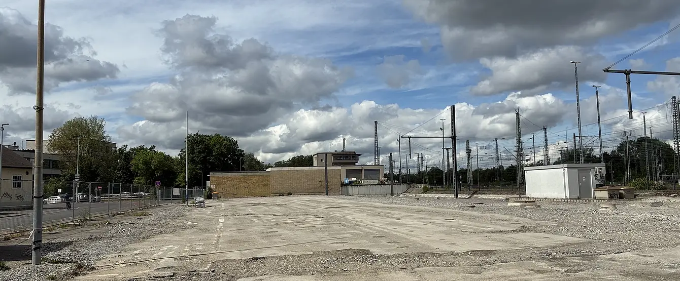Ein Baufeld sieht aus wie eine Brachfläche in Heilbronn. 