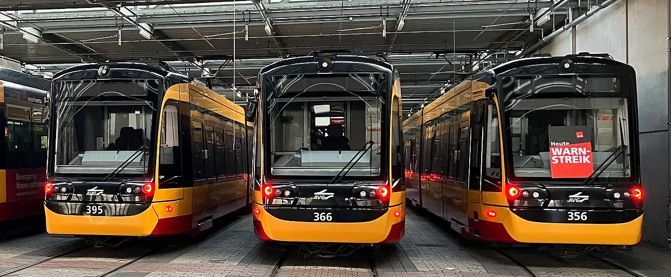 Abgestellte Wagen in der Wagenhallte. 