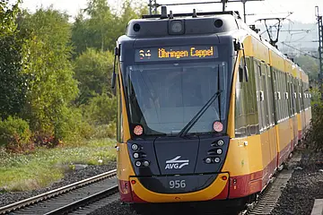 Die Stadtbahnlinie S4 fährt Richtung Öhringen-Cappel.