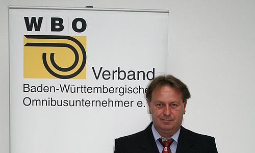 AVG Busfahrer Jürgen Müller für sicheres und unfallfreies Fahren ausgezeichnet 