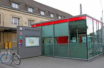 Das Kundenzentrum steht vor dem Hauptbahnhof in Karlsruhe. 