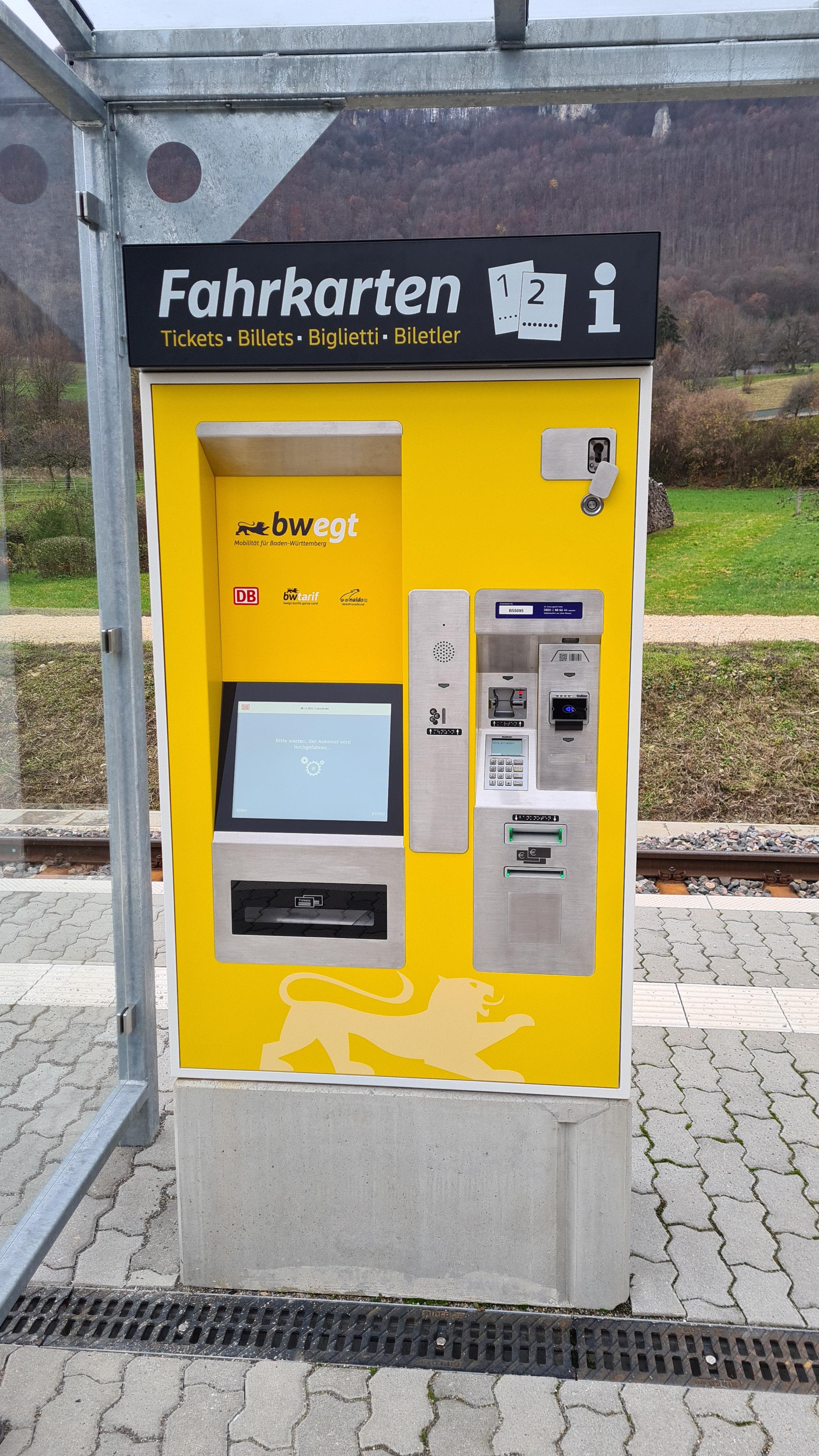 gelber Fahrscheinautomat